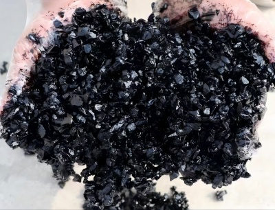 万年沥青冷补料（沥青砂）的优势特点与施工流程解析