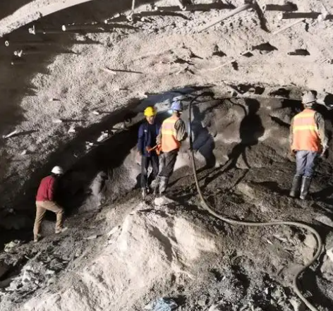 万年拱顶带模注浆料的施工流程及注意事项